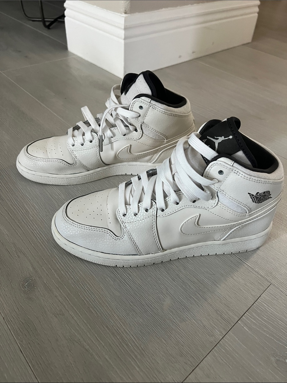Nike Air Jordan 1 Mid Sneakers